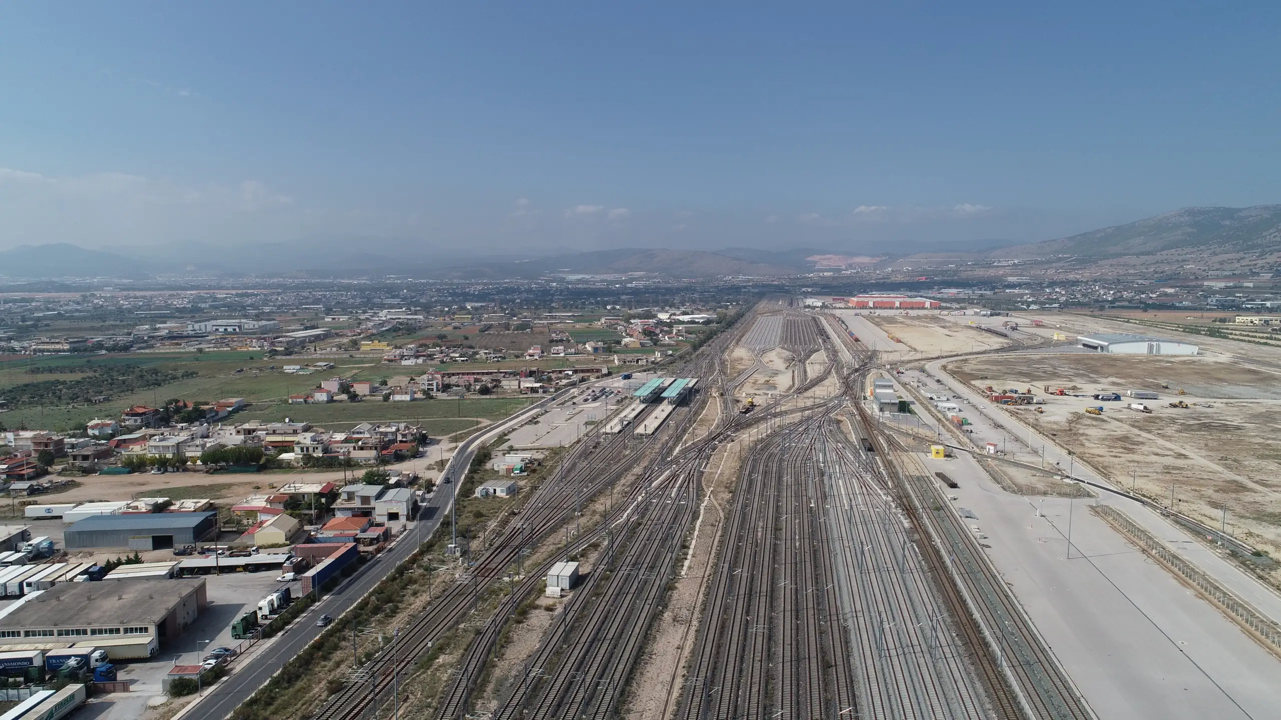 Εναέρια άποψη των εγκαταστάσεων του Θριασίου Πεδίου.